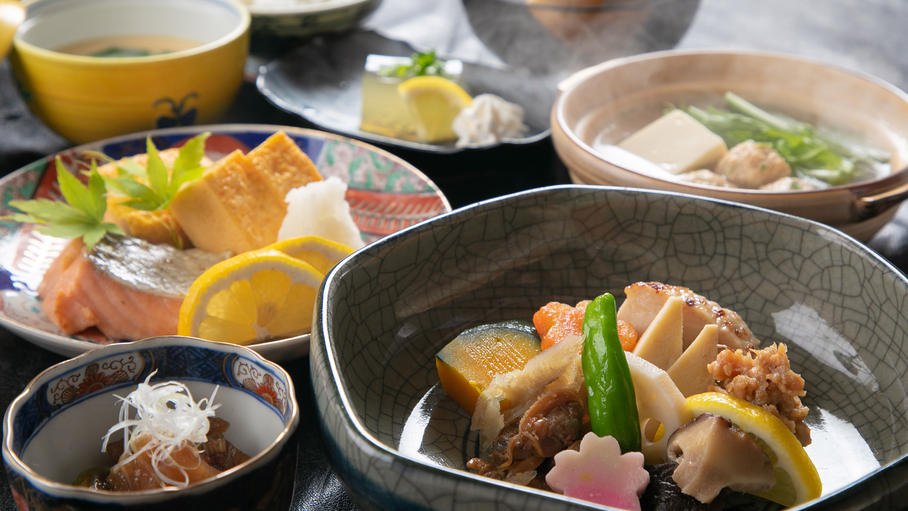 【温泉三昧×館内湯巡り】源泉掛け流しを楽しむ、寛ぐ【1泊朝食付・半個室食】