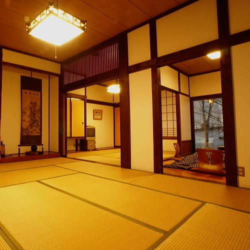 A Japanese-style room with 22 tatami mats and three rooms - a view from a 10 tatami mat room. Lying on the tatami mats, reading as many books as you like