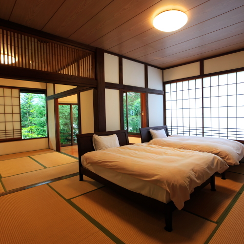 Japanese-Western style room 22 tatami mats-You can sleep in a comfortable bed at any time, so you can relax.