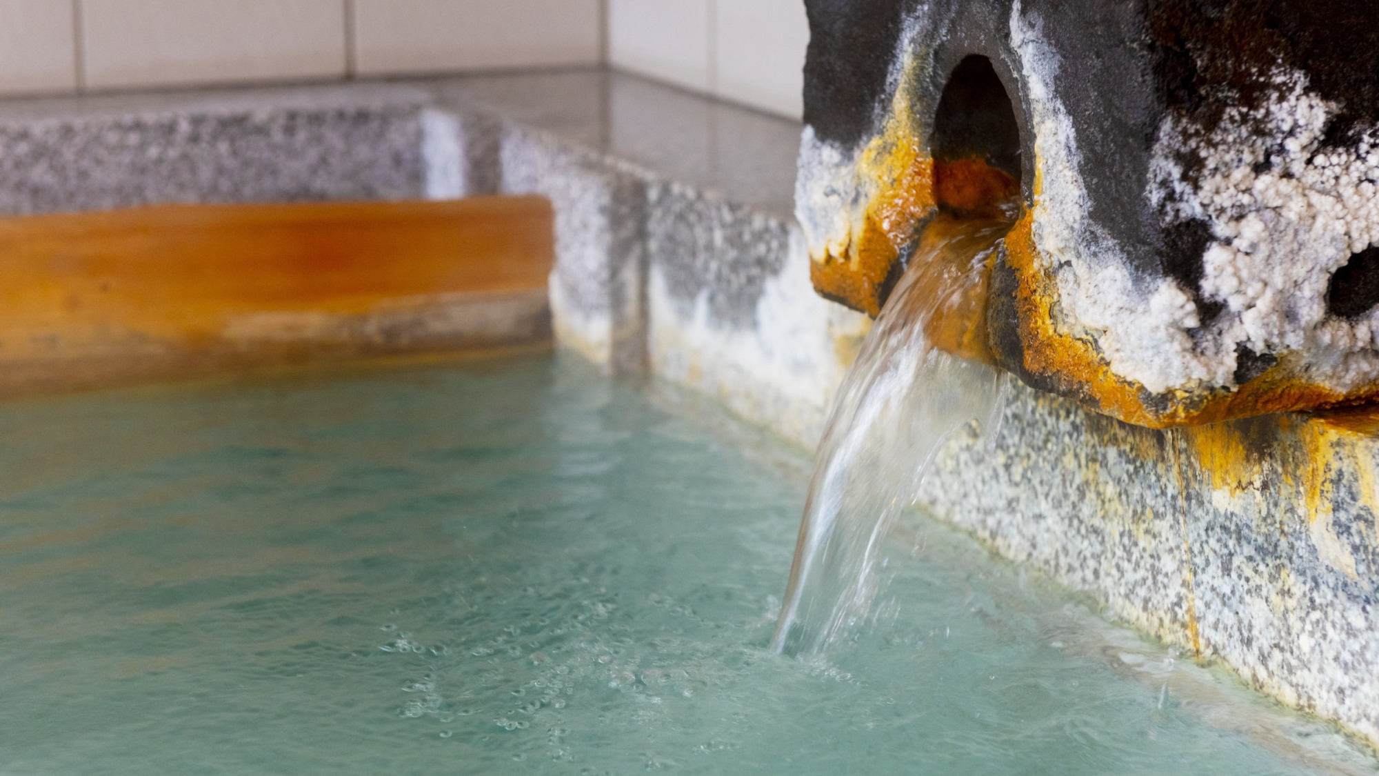 【温泉】化粧水のように肌に優しく効能豊かな猿ヶ京の湯が、すべての風呂にたっぷりと注がれています