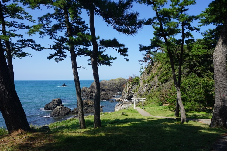 地元を代表する名勝地の＜越前松島海岸＞