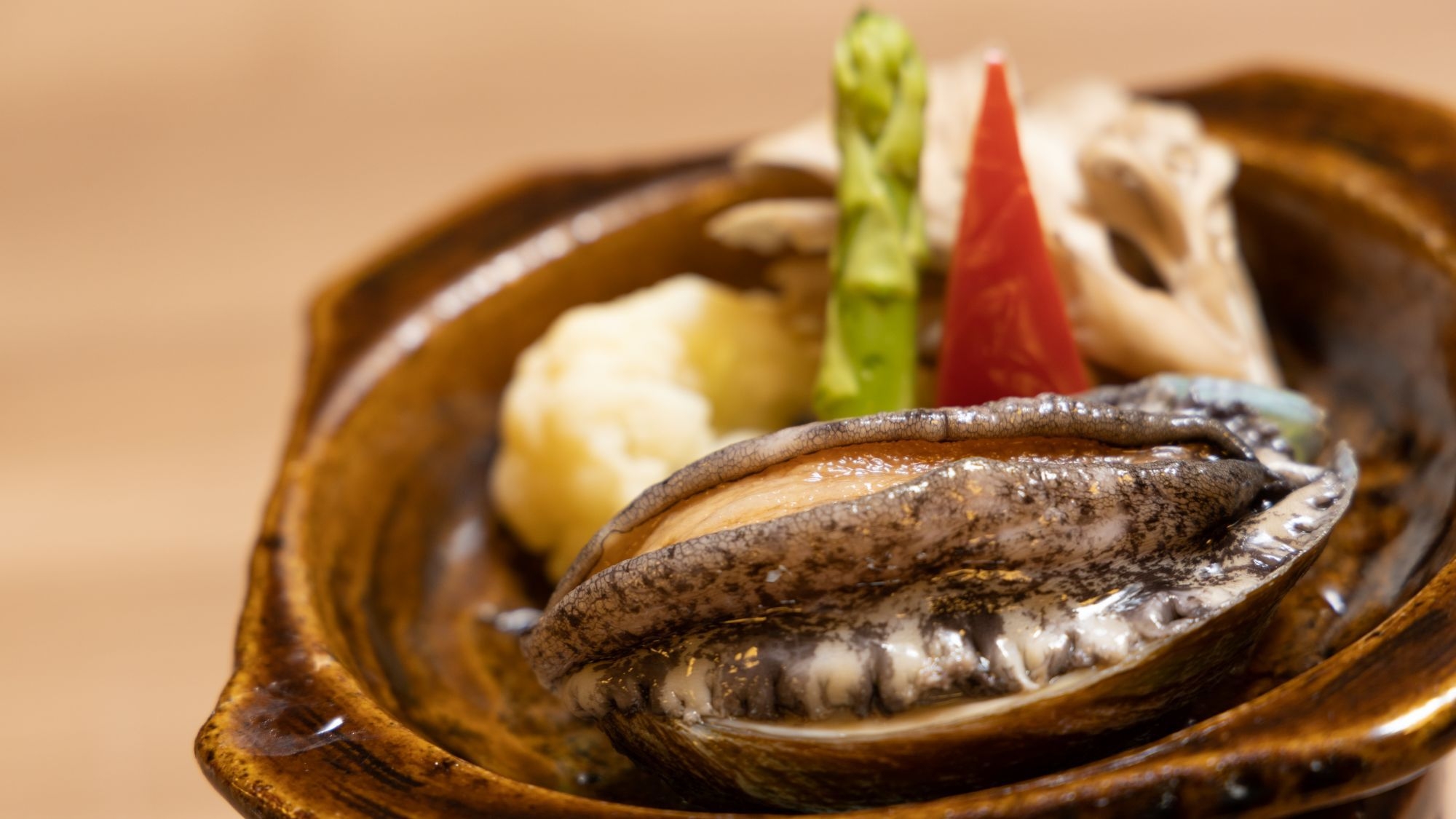 【連泊プラン】＜日替わりメイン料理：1泊目山形牛、2泊目鮑の陶板焼き＞地元の山海の幸を一度に味わう！