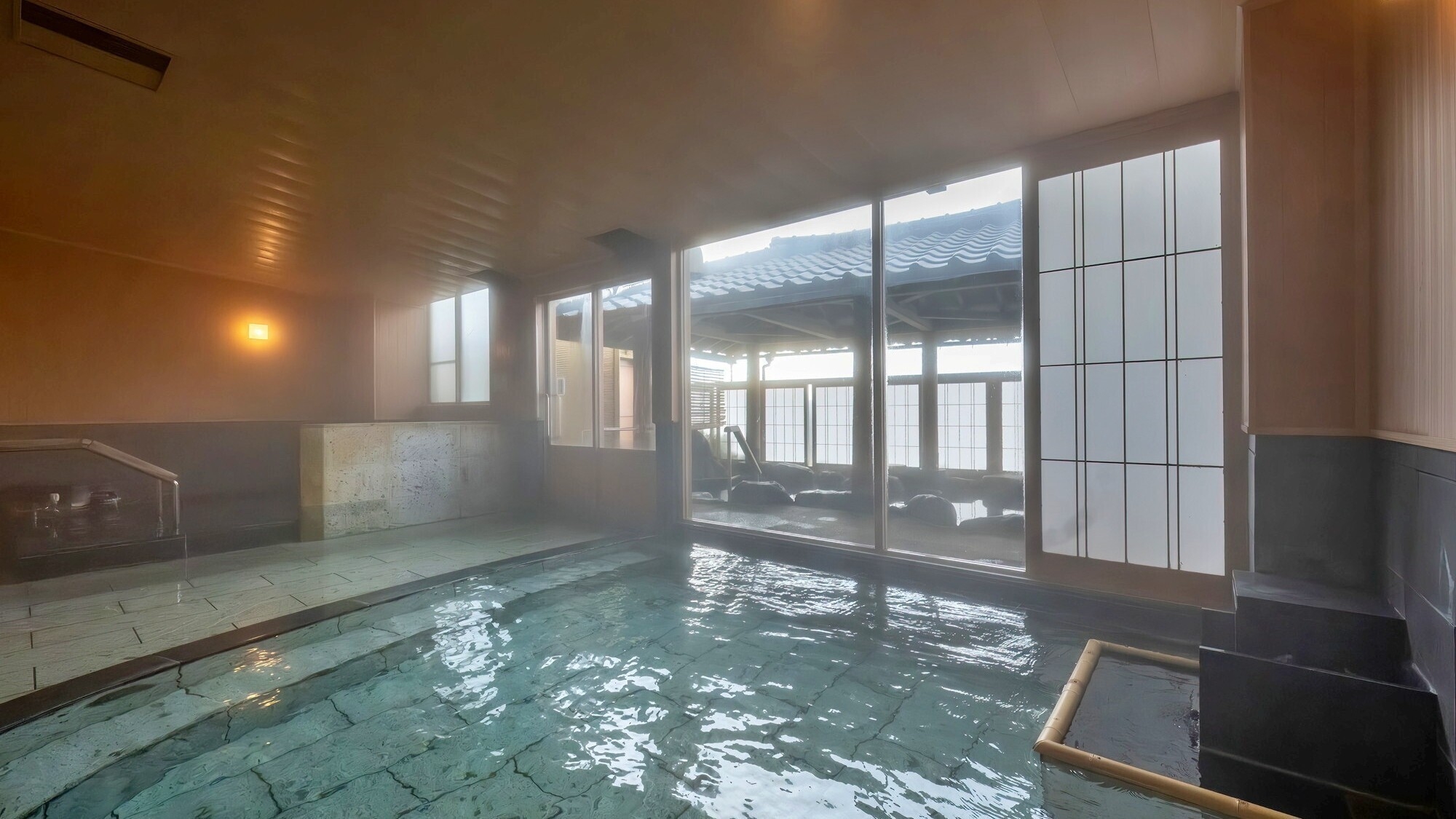 【8/9〜16・お盆限定】＜四季折々の御献立／夕会食場＞海水浴利用もOK！潮音に包まれて過ごす一日