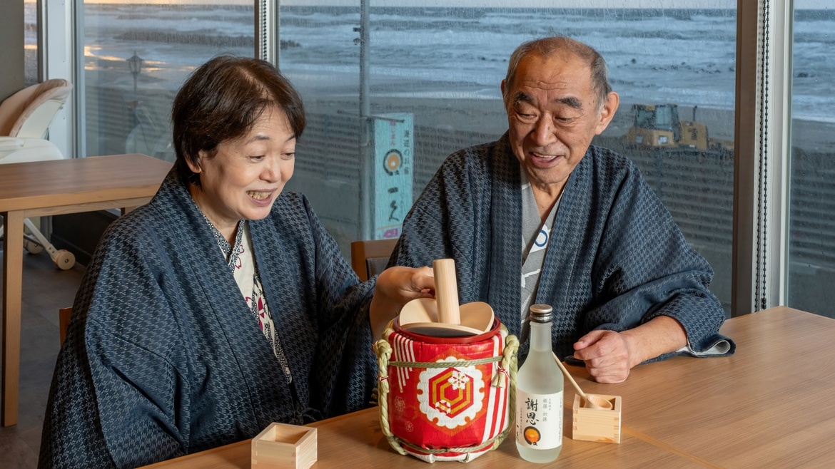 【記念日／お祝い】＜樽酒・ミニ鏡開きセット付＞結婚記念日やお誕生日、感謝の気持ちを伝える特別な日に