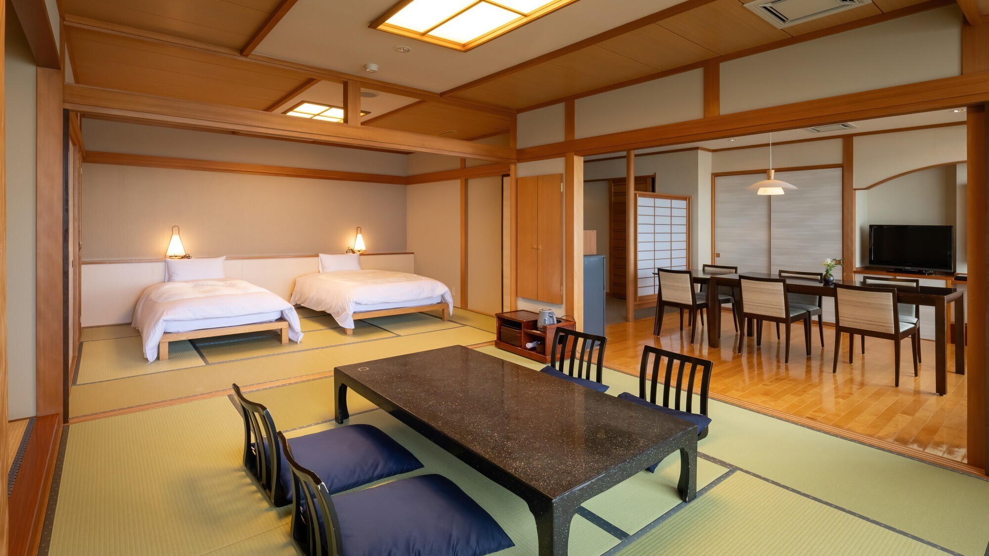 ■【リビング付客室一例】＜最上階＞ベッド付きのお部屋で寛ぎの時間をお過ごしください（全室禁煙）