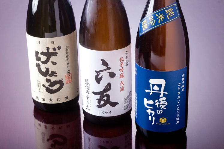 日本酒呑み比べ。京都の各地の地酒をお愉しみ下さい。