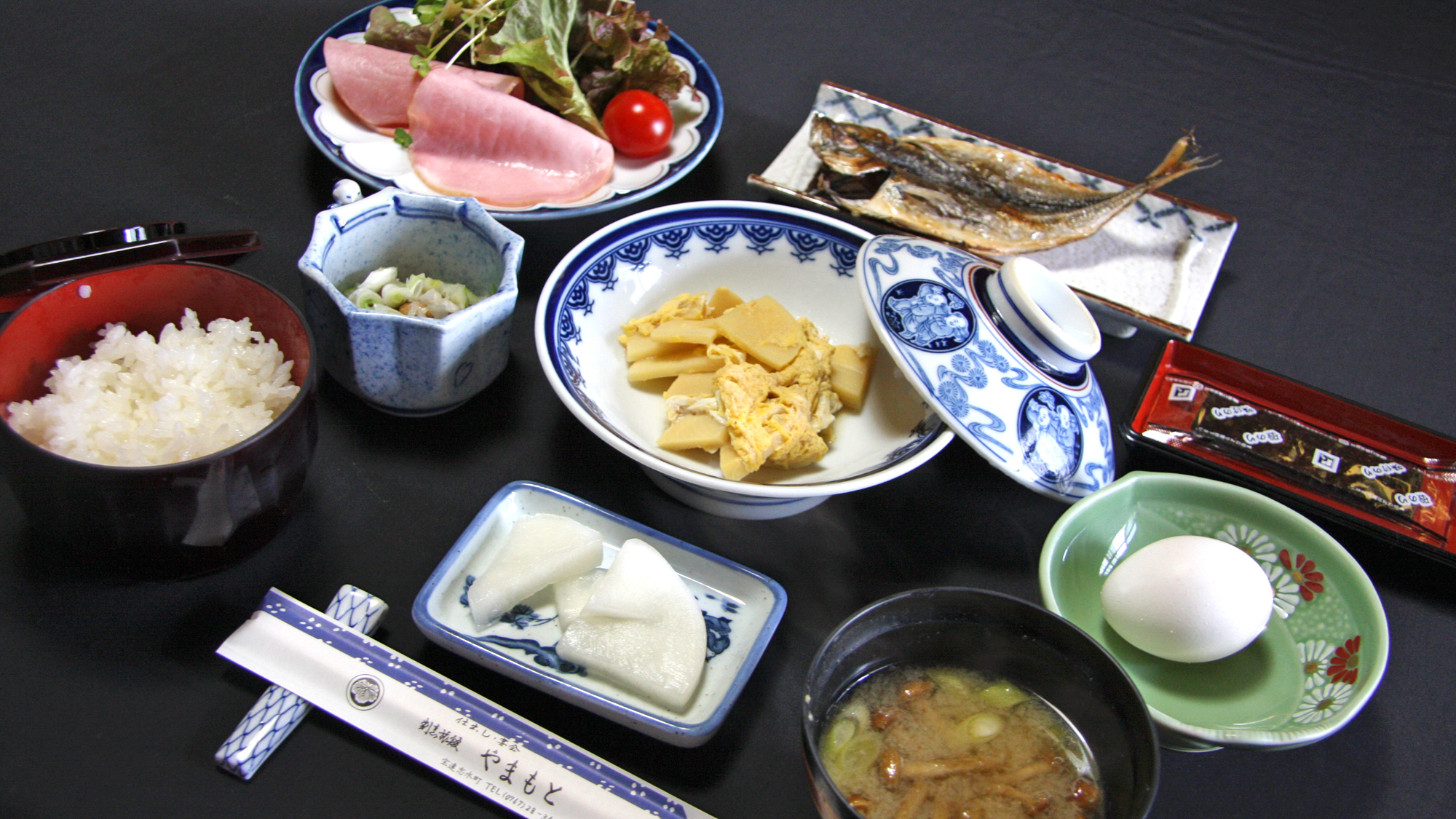 *おまかせ朝食（一例）たきたてご飯のこころあたたまる朝食をお召し上がりください。