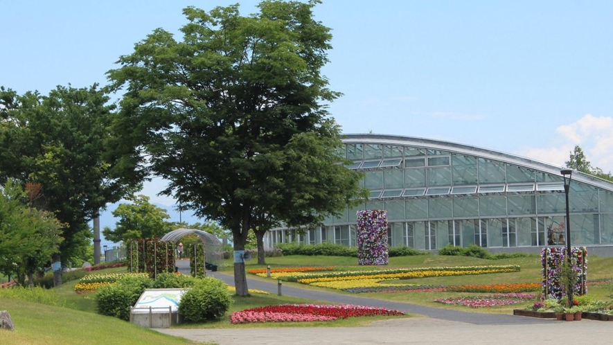 シンフォニーアネックス隣接の最上川ふるさと総合公園センターハウス