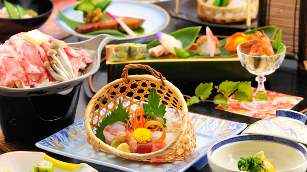 【記念日プラン】ケーキ＆和牛と鮑の踊り焼き 美食三昧【1泊2食付・食事処・お布団セルフ】＜美食＞