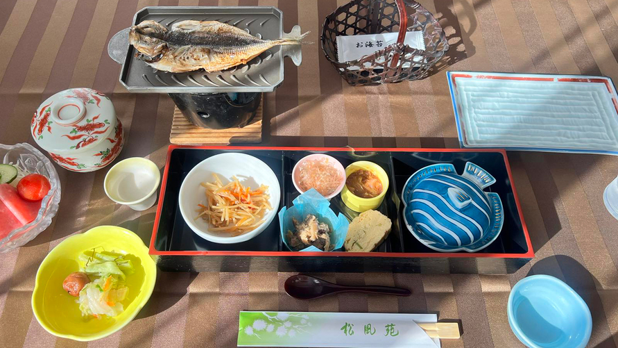 【１泊朝食のみ・お布団セルフ】【食事処】　★女性色浴衣無料貸出