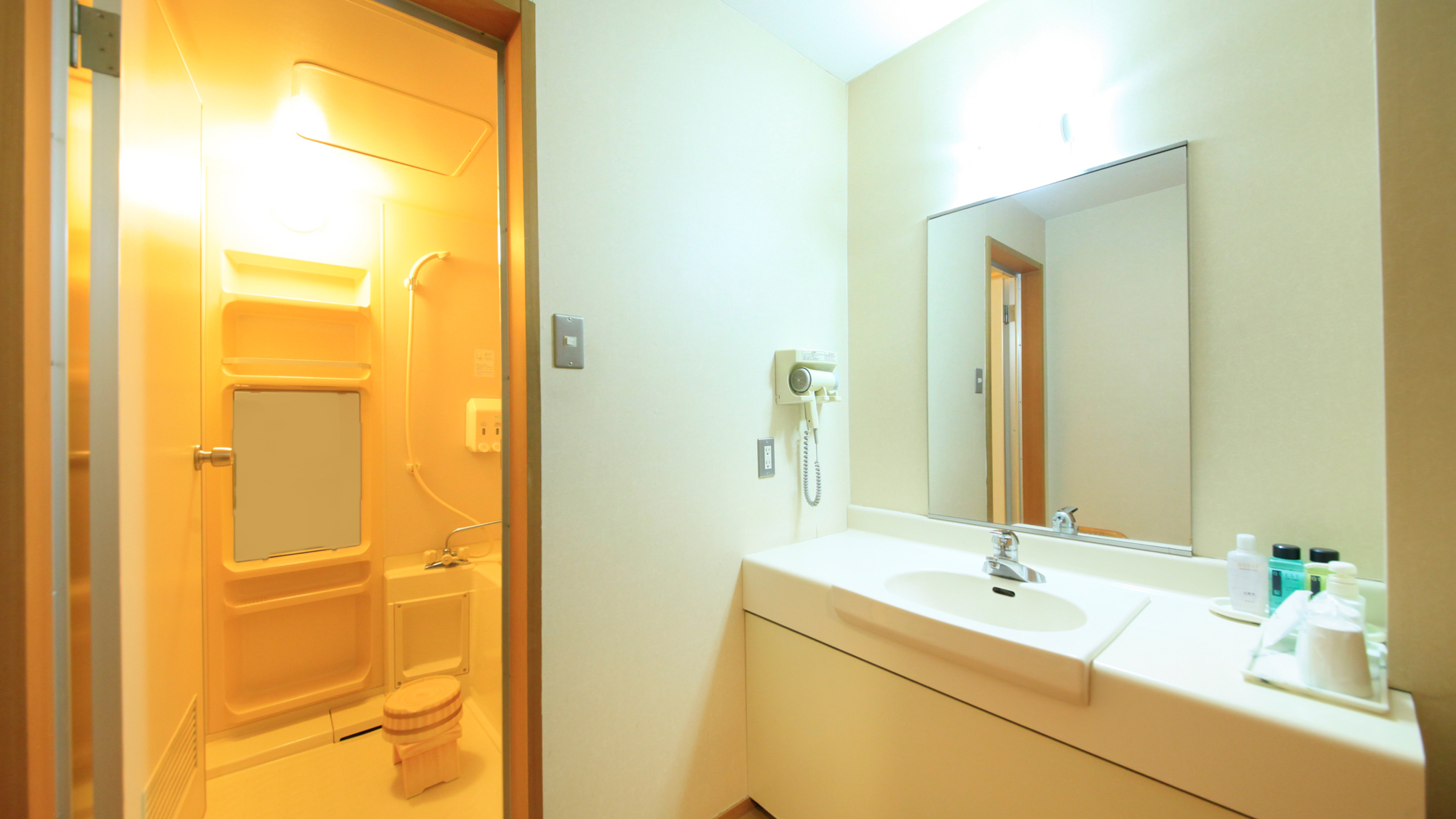 【禁煙】【12.5畳確約】バス・トイレ付き和室　バス・洗面台