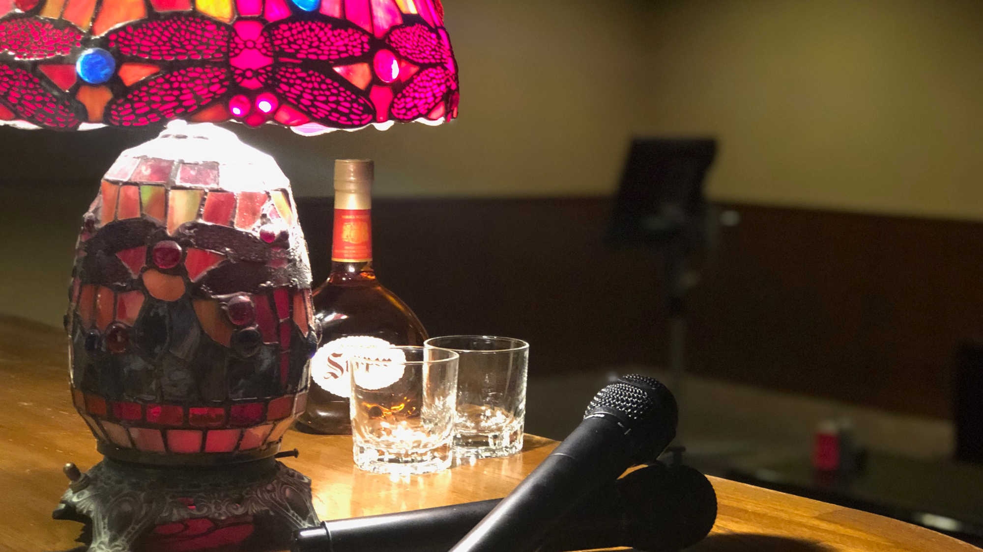 スナックは休止中。現在、カラオケルームとしてご利用いただけます。