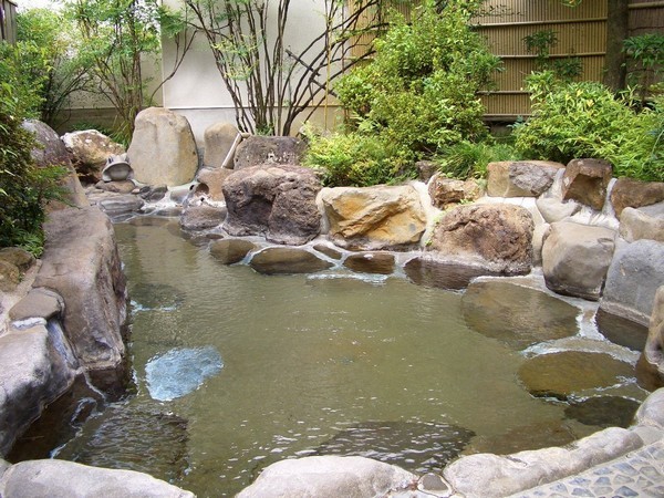 Please relax while looking up at the stars in the private open-air bath.