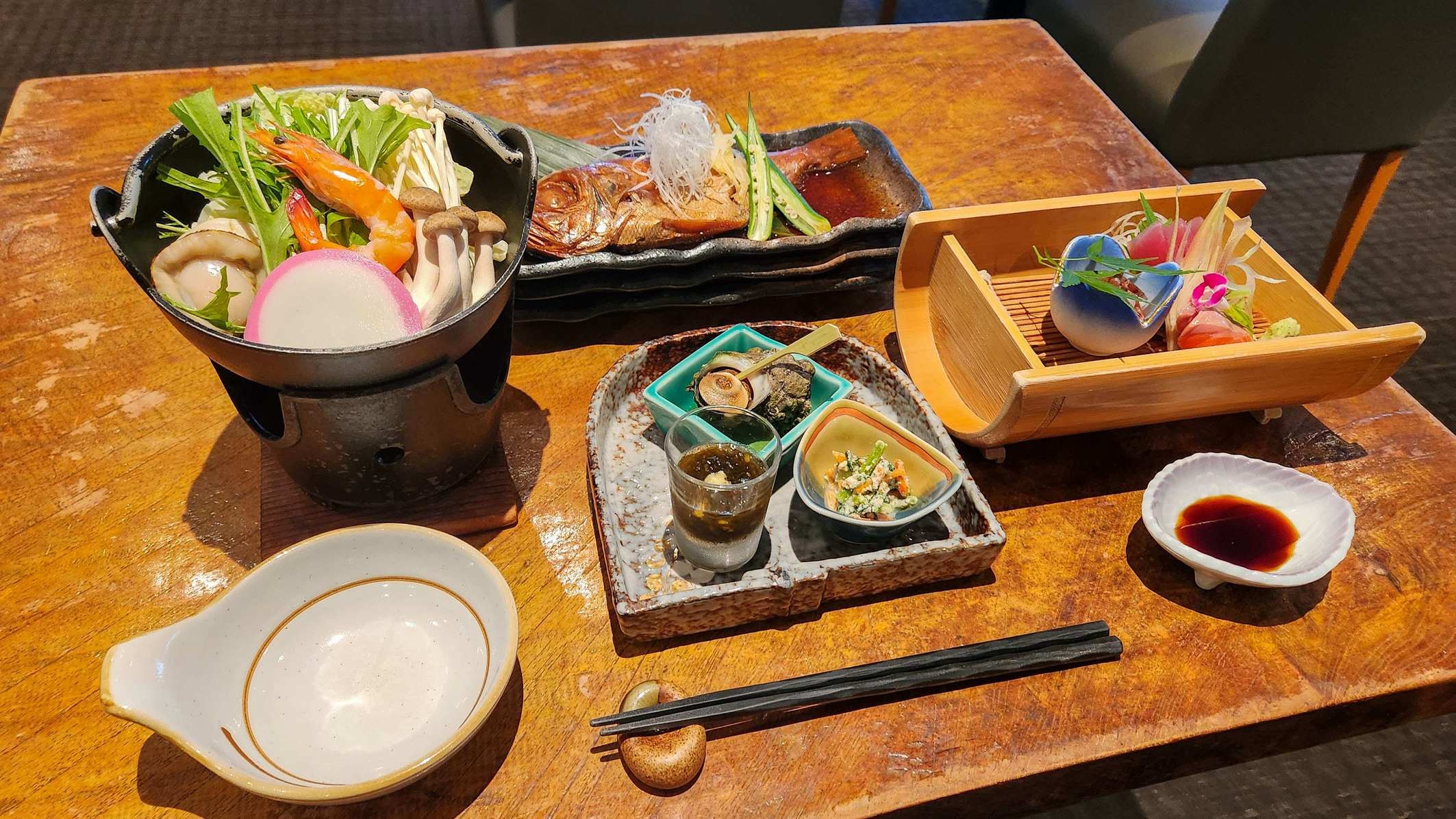 【1泊4食付き・金目鯛の煮付け＆創作和懐石膳＆飲み放題付きバイキング】