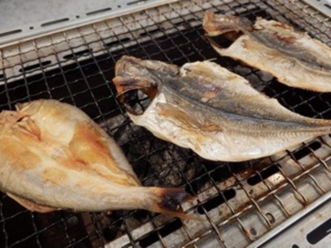 【朝食】伊豆の朝食といえば・・やっぱり干物！沼津から直送の鯵や鮎の干物をご用意♪