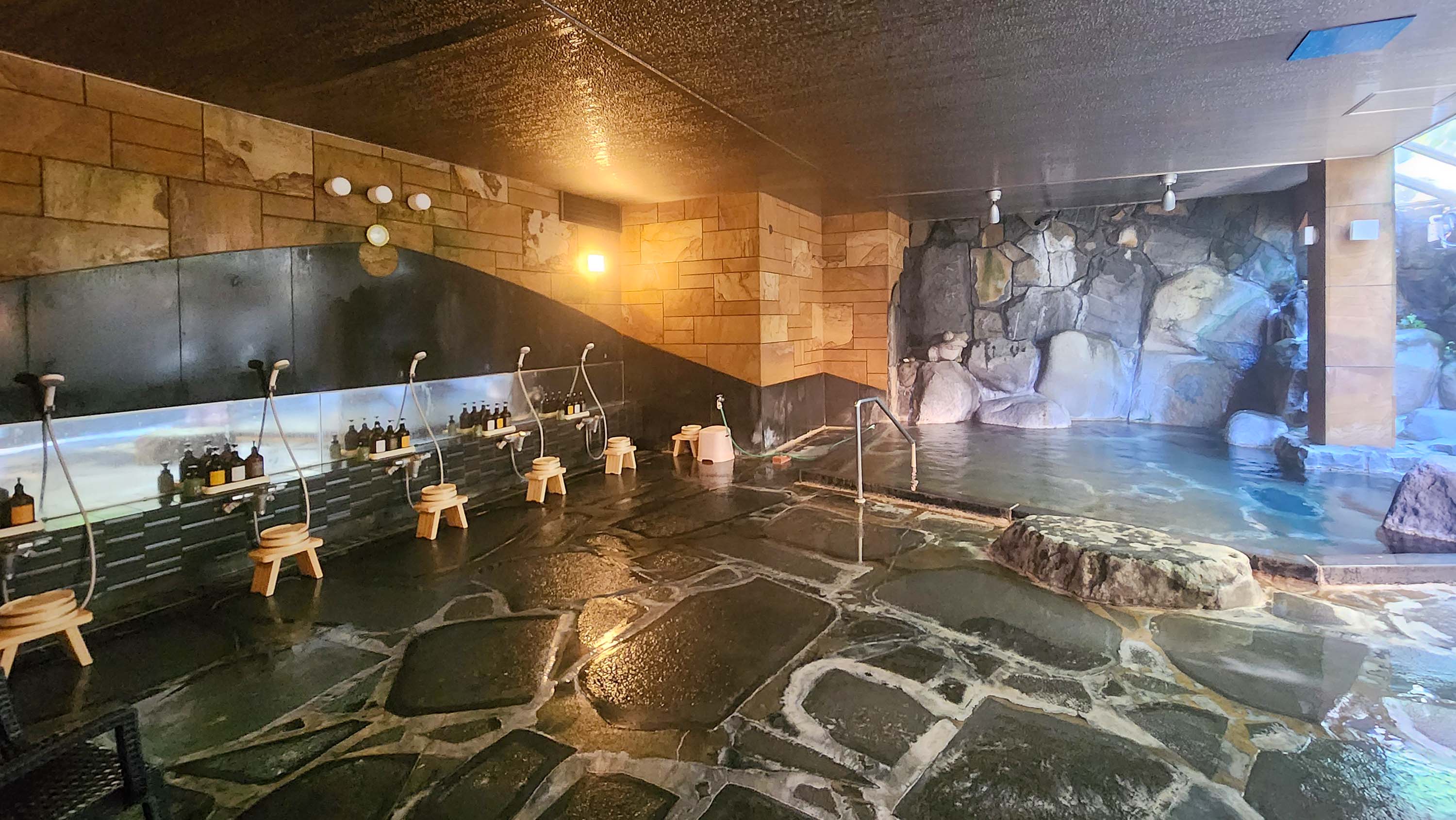 女性　桂谷岩風呂(大浴場)