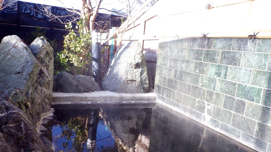 *露天風呂/移りゆく四季の空気と風景を感じながら。