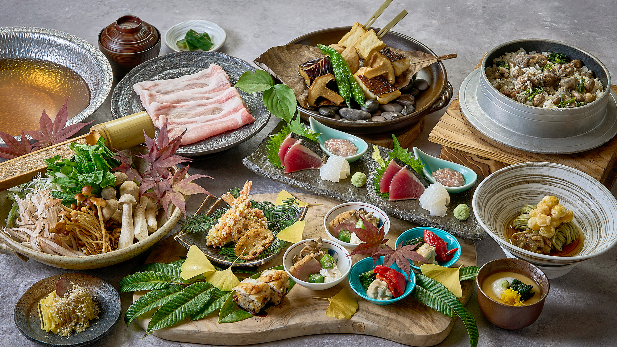 【秋の本格会席2025】季節の前菜、朴葉味噌焼きや釜炊きご飯など、旬を盛り込んだ秋の本格会席。
