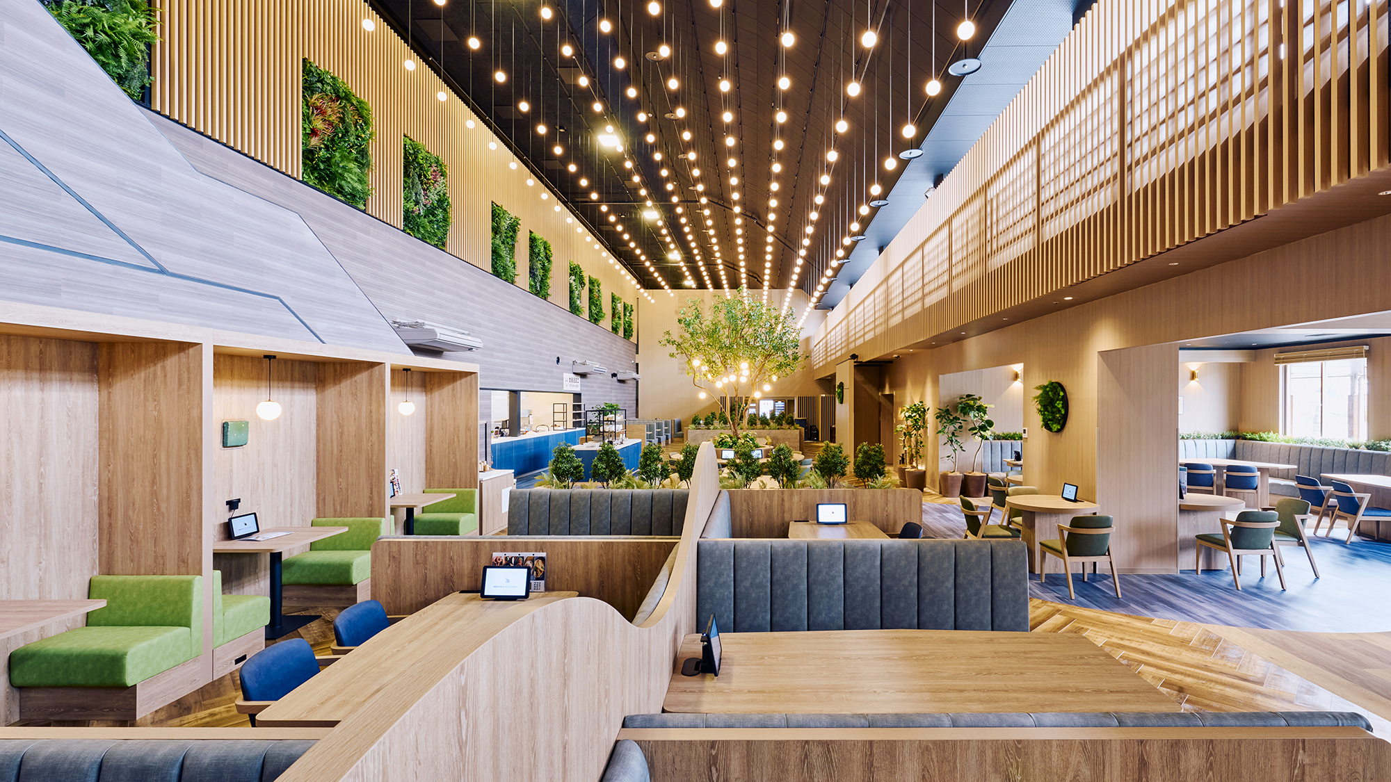 【スパエリア-るり湯-】［フードパーク］  約100種の豊富なメニュー！スイーツも◎