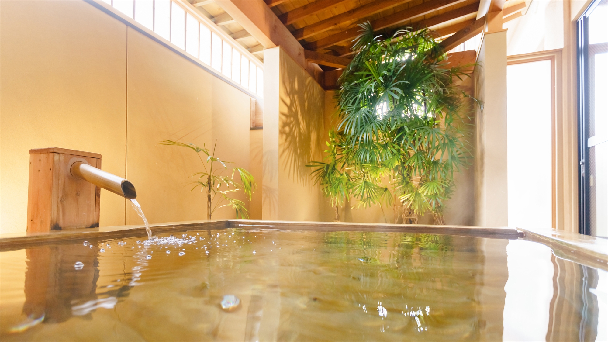 【旅館こぶし／貸切風呂】 他人を気にせず手足を伸ばして、体の芯からほぐされるひととき・・・