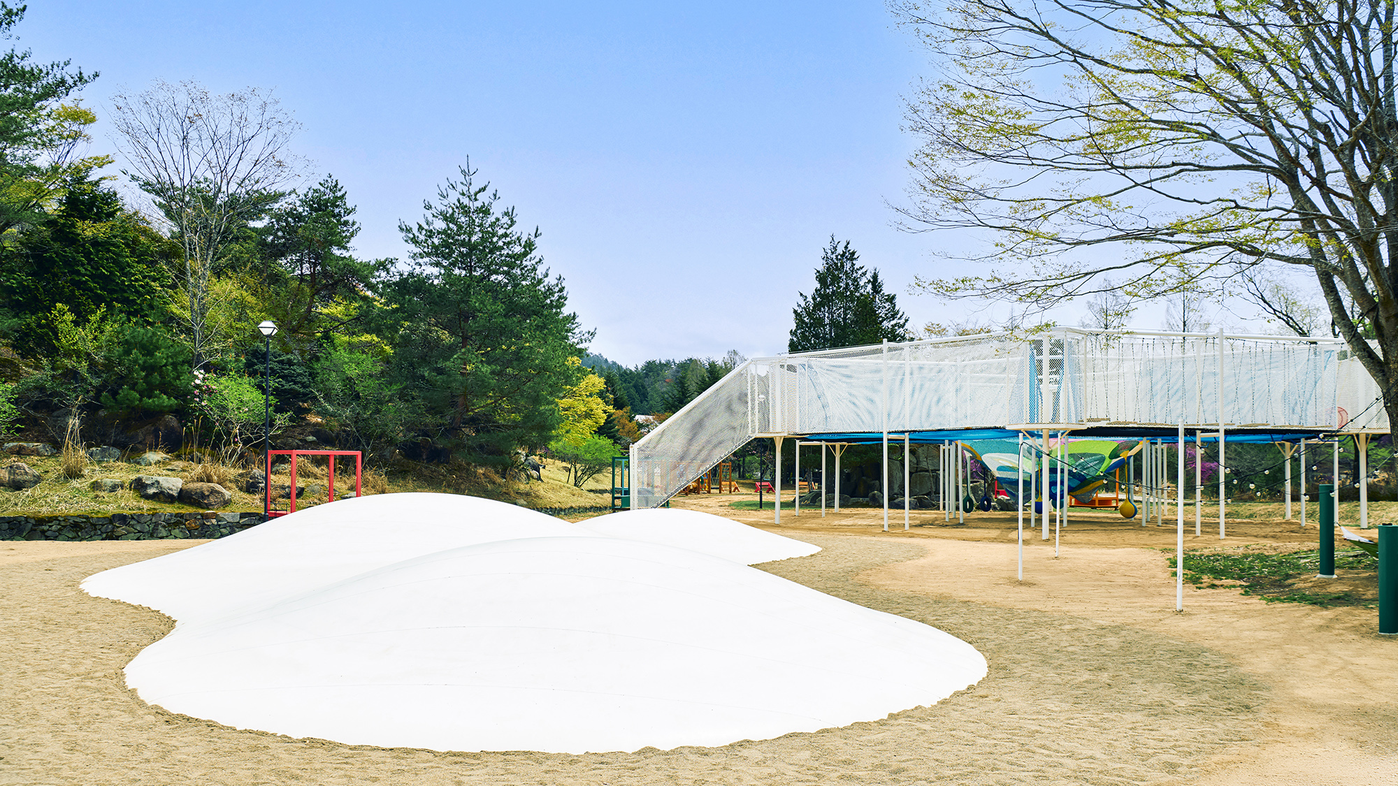 【レジャーエリア】［ふわふわドーム・ネットアスレチック］ 