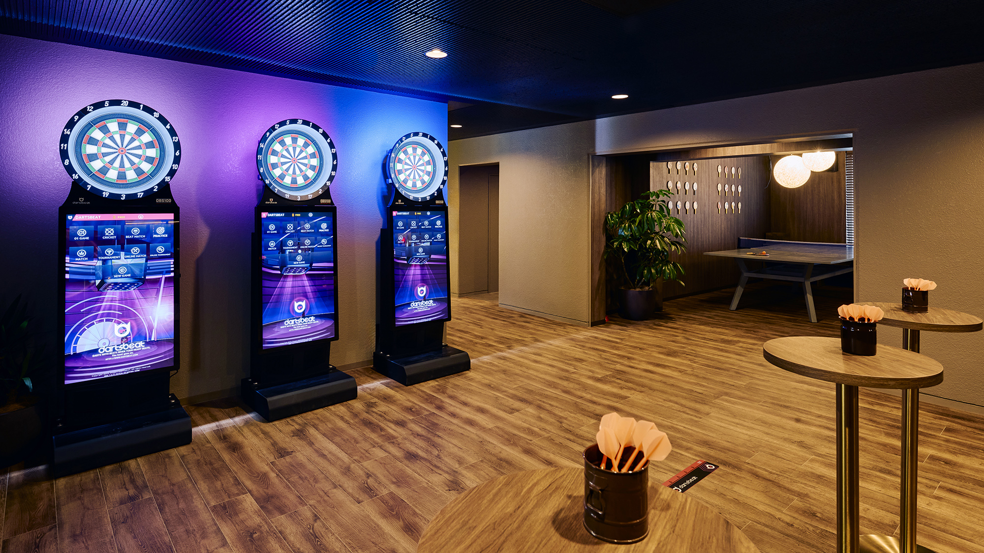 【リバーサイド】［ウッドマンラウンジ］ ダーツもお楽しみいただけます。