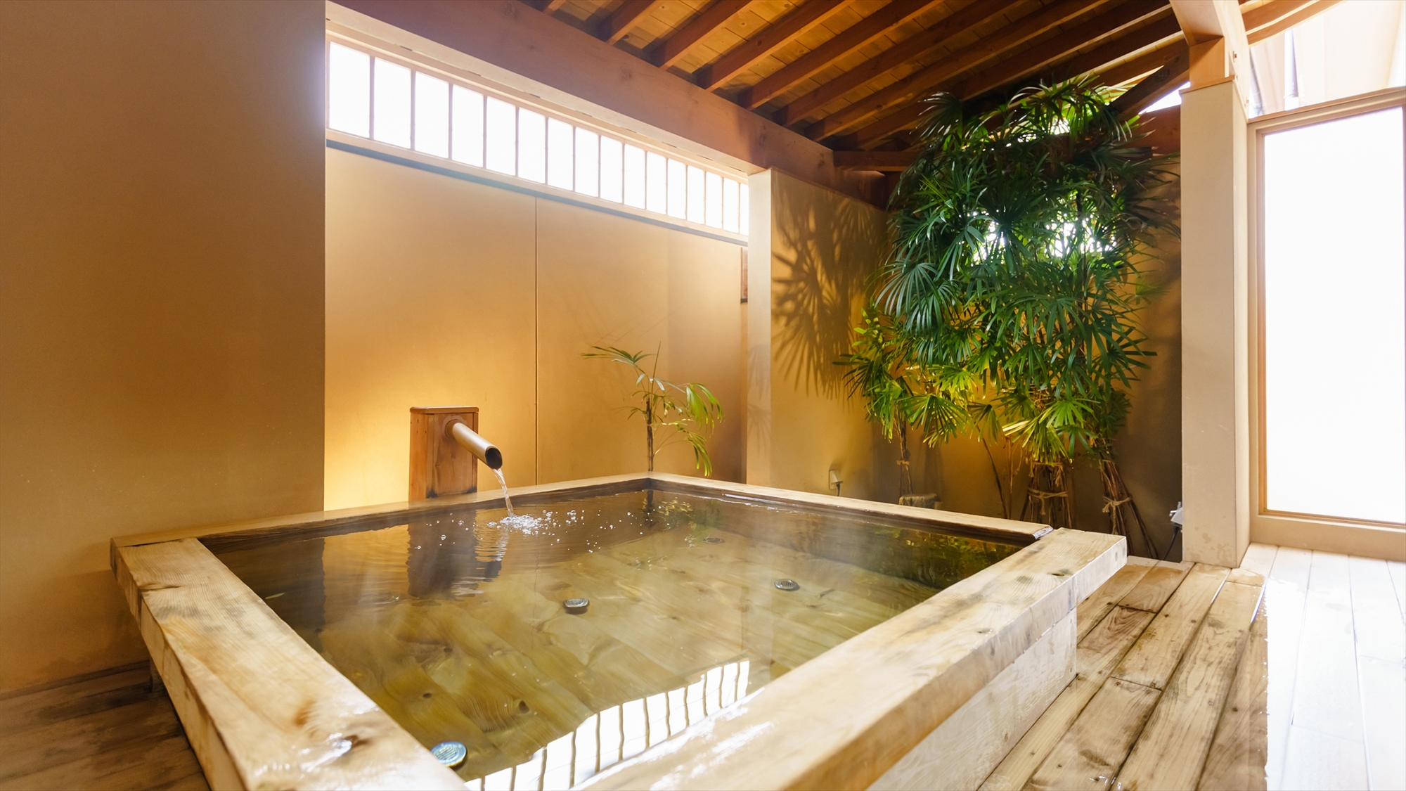 【旅館こぶし／貸切風呂】 檜風呂＆トルマリン風呂。檜風呂＆竹炭風呂のどちらかチョイス