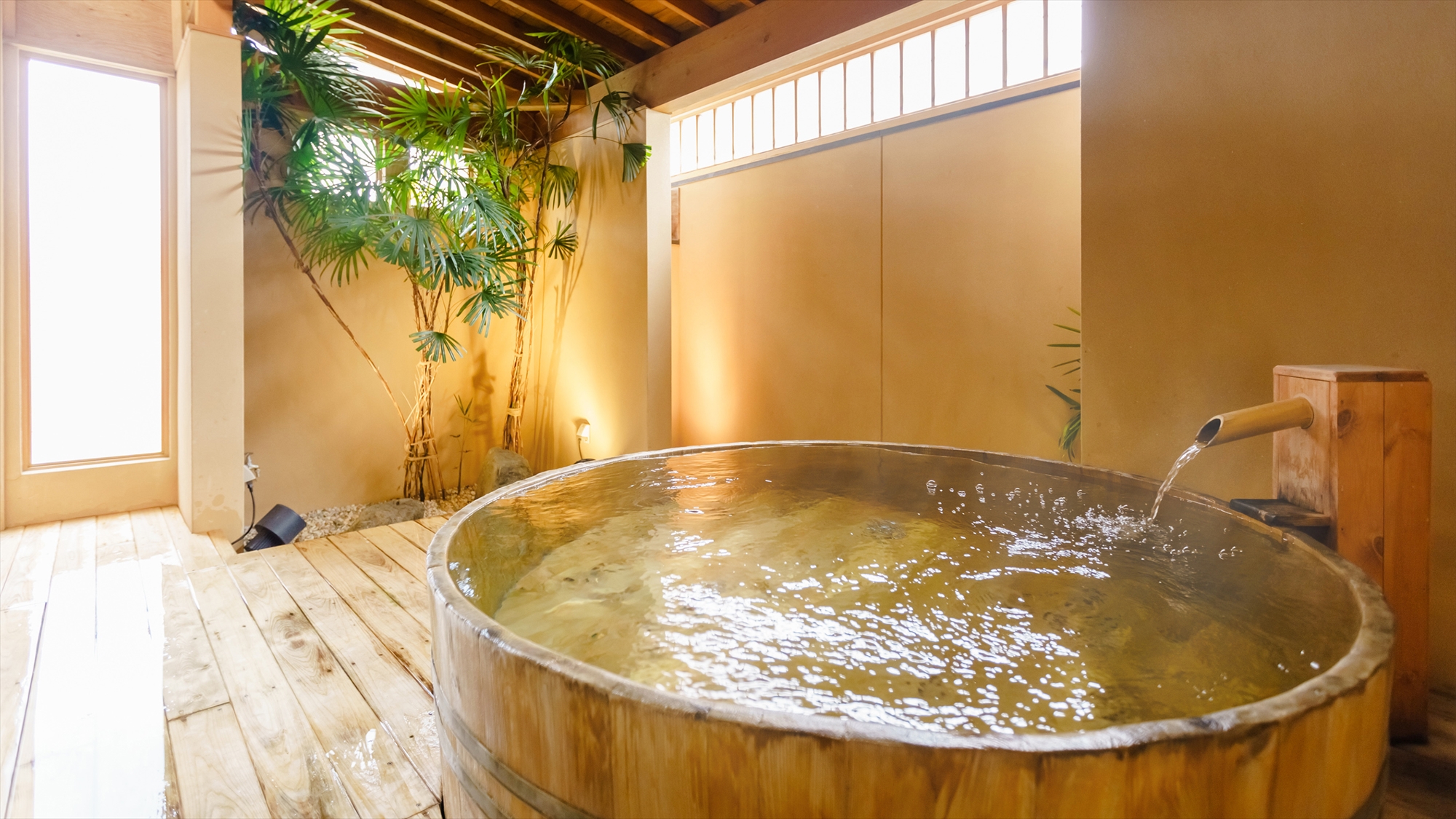 【旅館こぶし／貸切風呂】 檜風呂＆トルマリン風呂。檜風呂＆竹炭風呂のどちらかチョイス