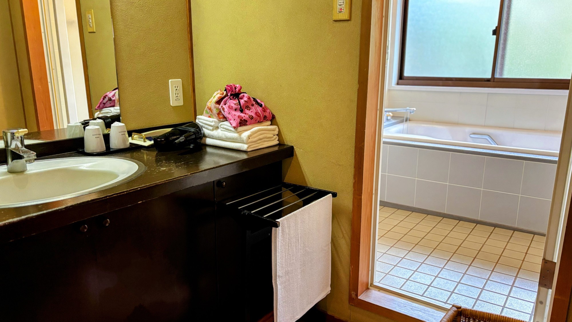 ２階　二間続き和室　洗面　バスルーム