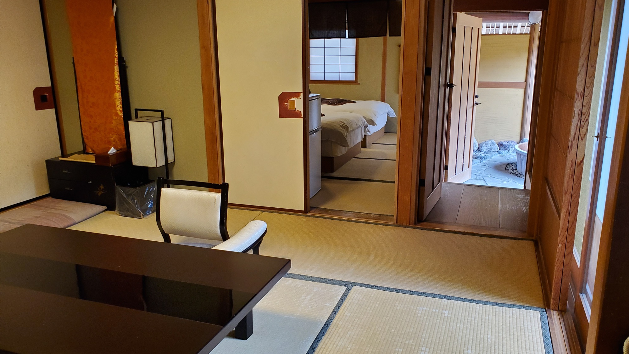 1階【露天風呂+内湯付き】和室8畳＋ツインベット