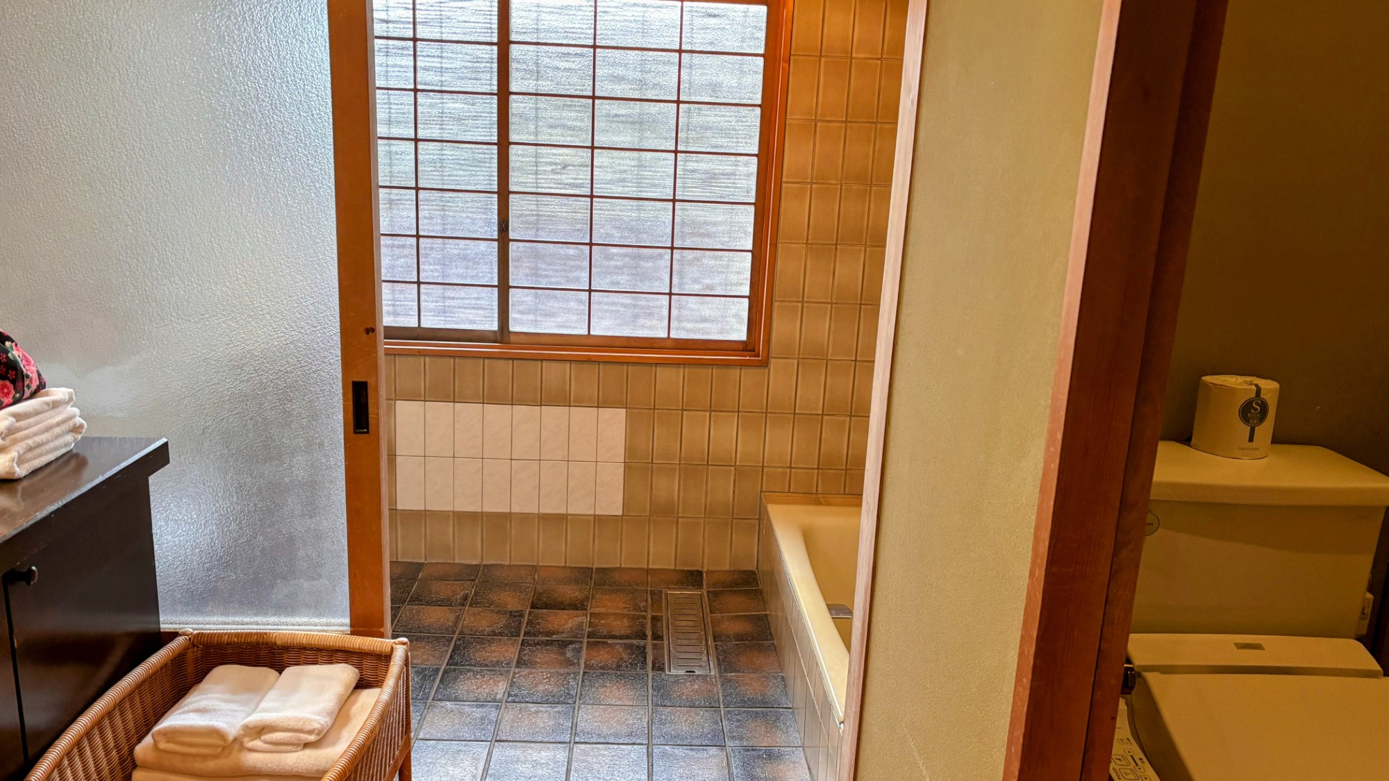 1階　和室８帖　　バスルーム