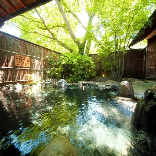 回廊でつながる姉妹館の田乃倉の大浴場（源流の湯）