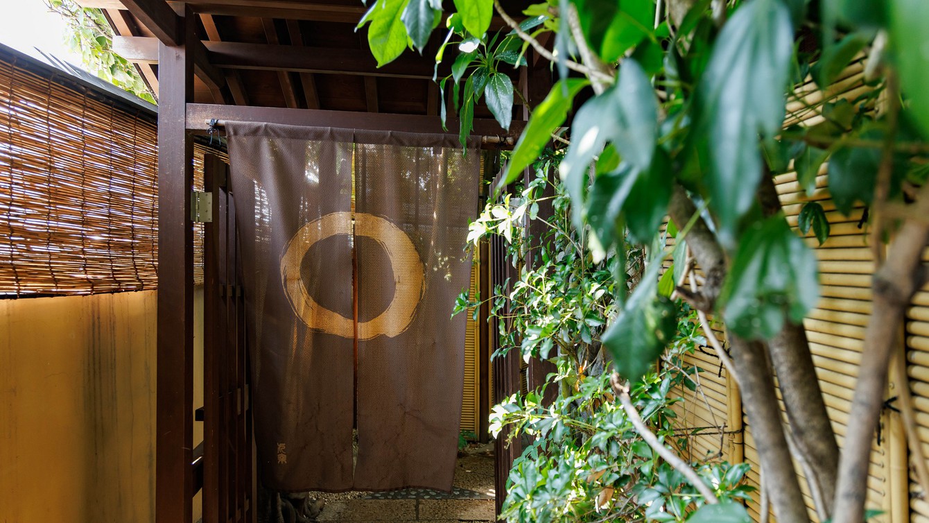 露天風呂付客室　離れ家「湯らく亭」　のれん