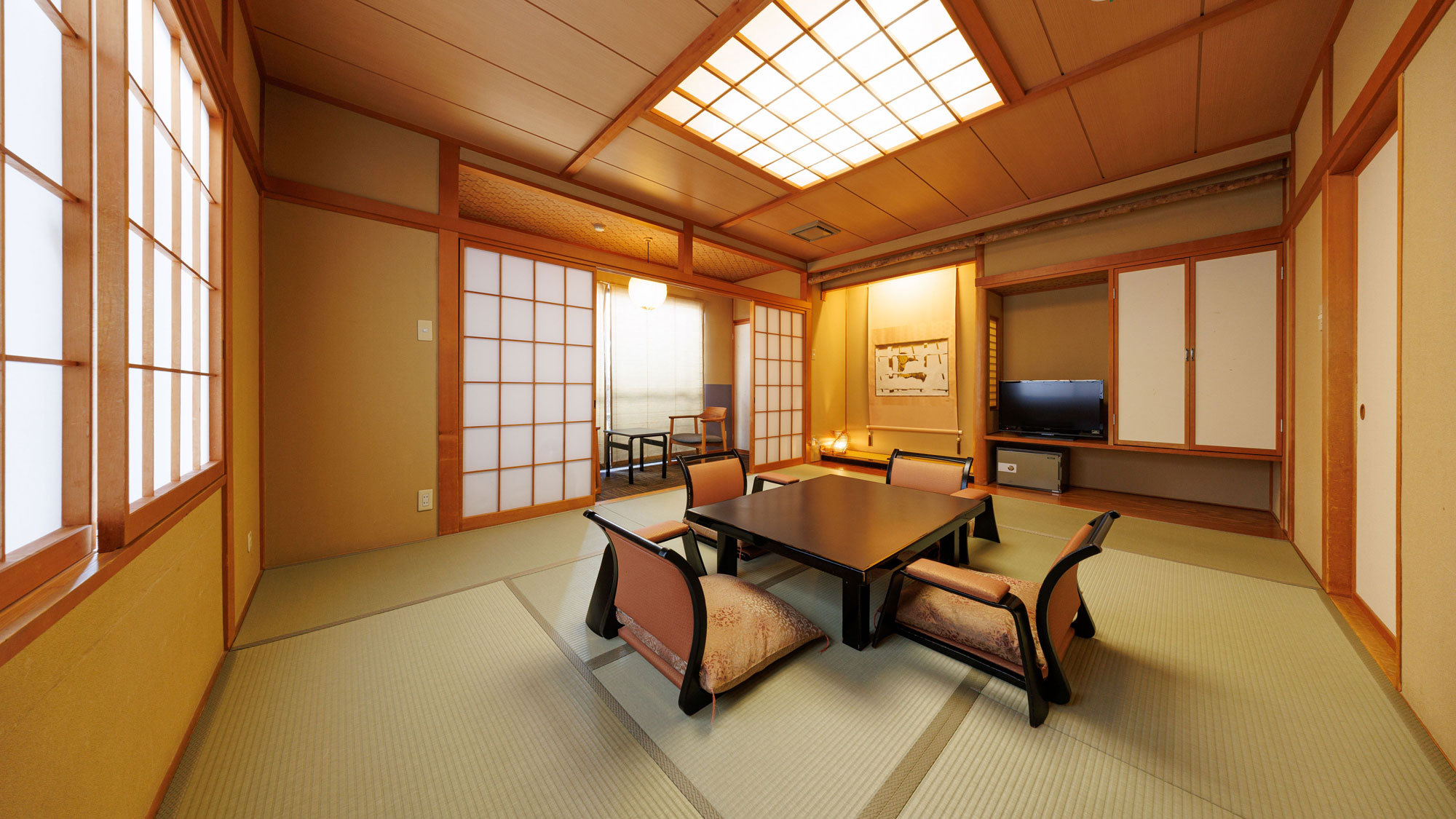 【和室１０畳】ゆったりとした和造りの客室＋バス付