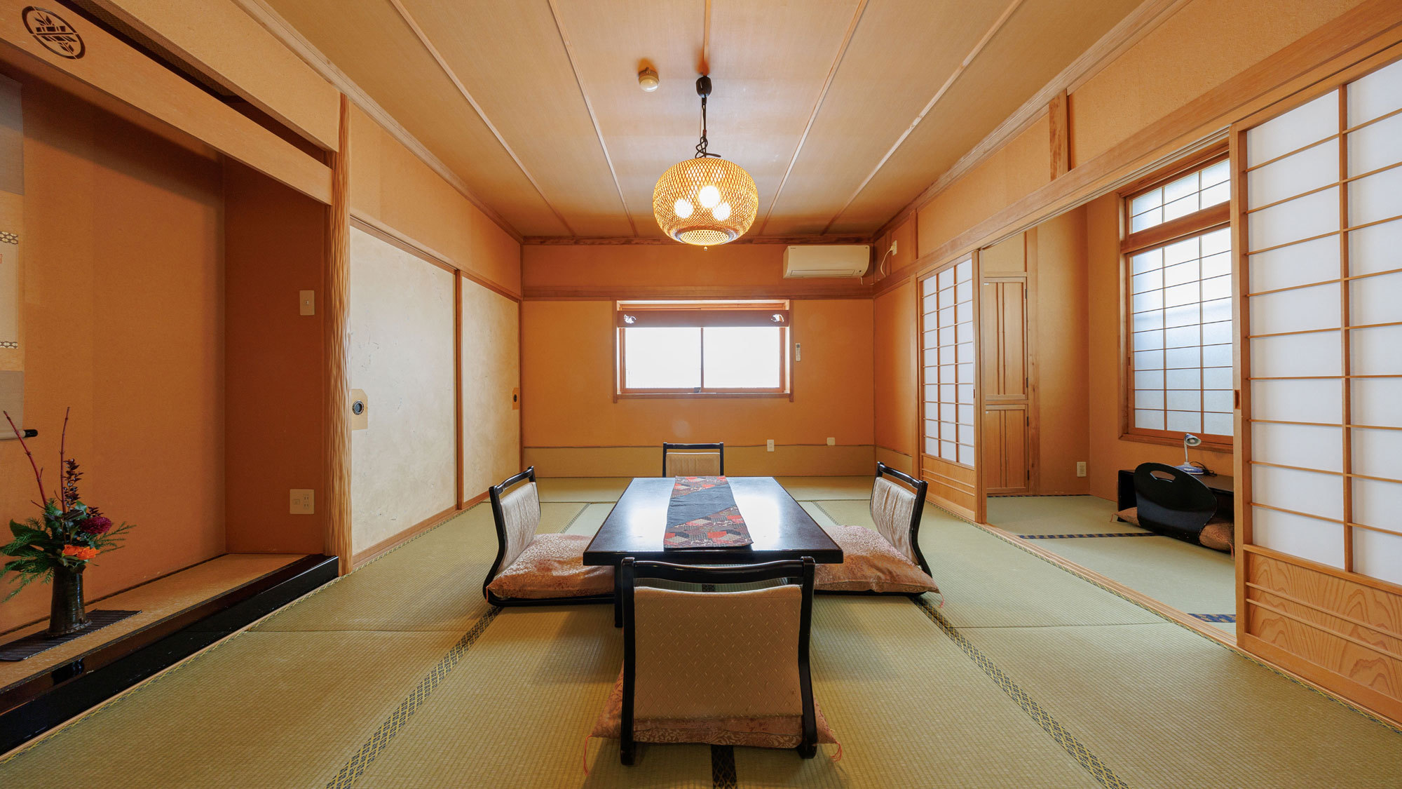 【和室１０畳】和のしつらえに拘ったスタンダードな客室