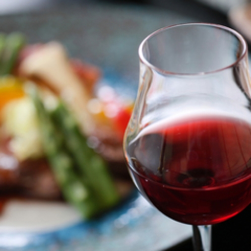 お料理は、種類豊富な信州産ワインとよく合います！