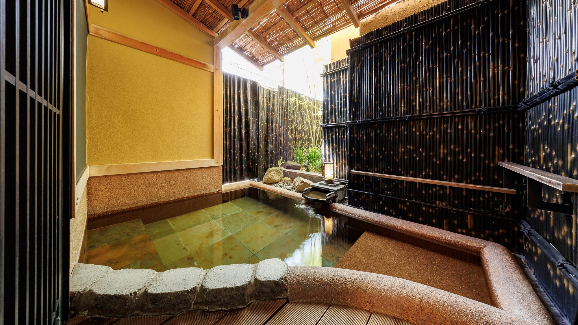 岩露天風呂／個性あふれる3種の露天風呂の一つ