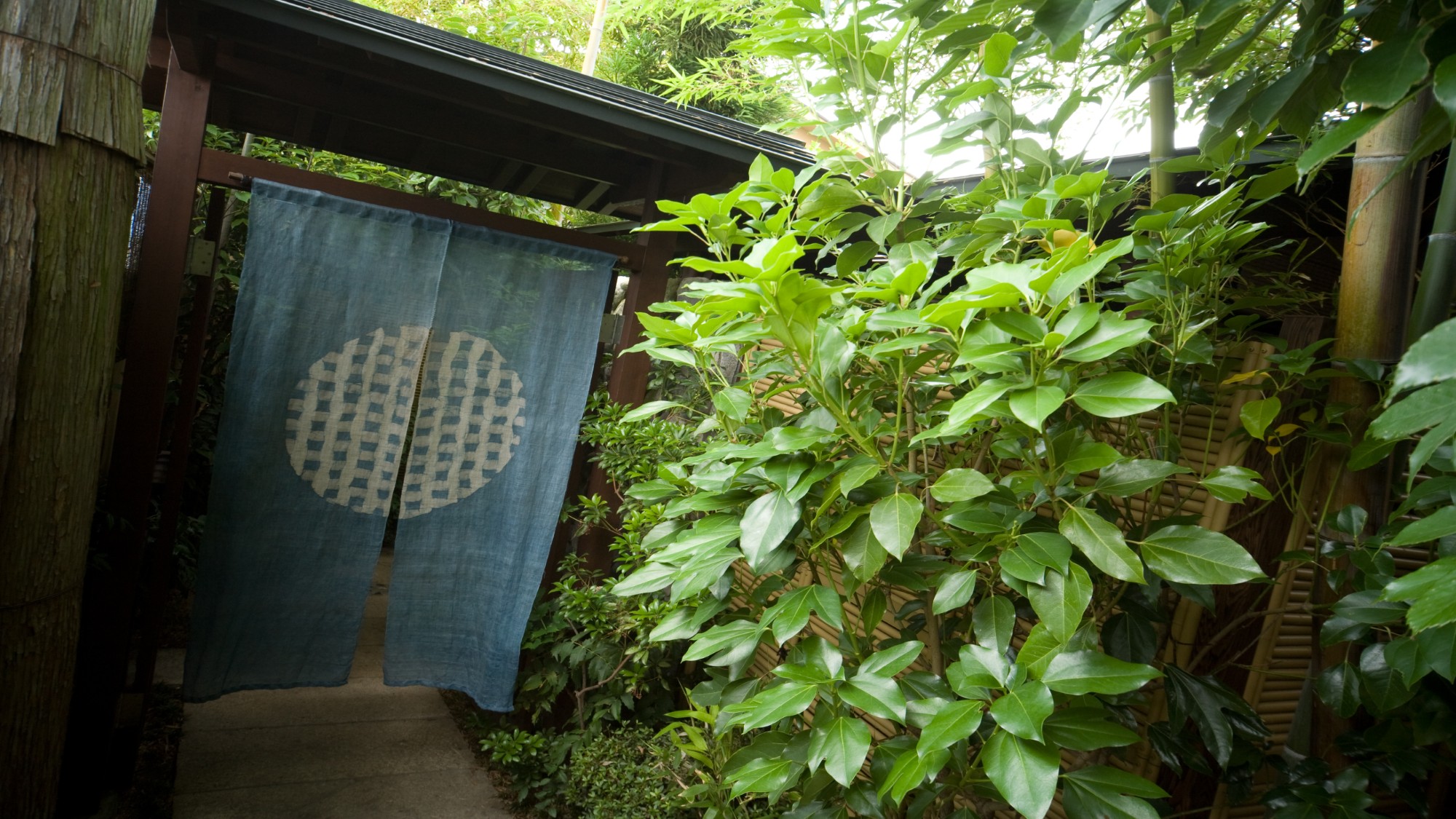 露天風呂付客室　離れ家「湯らく亭」