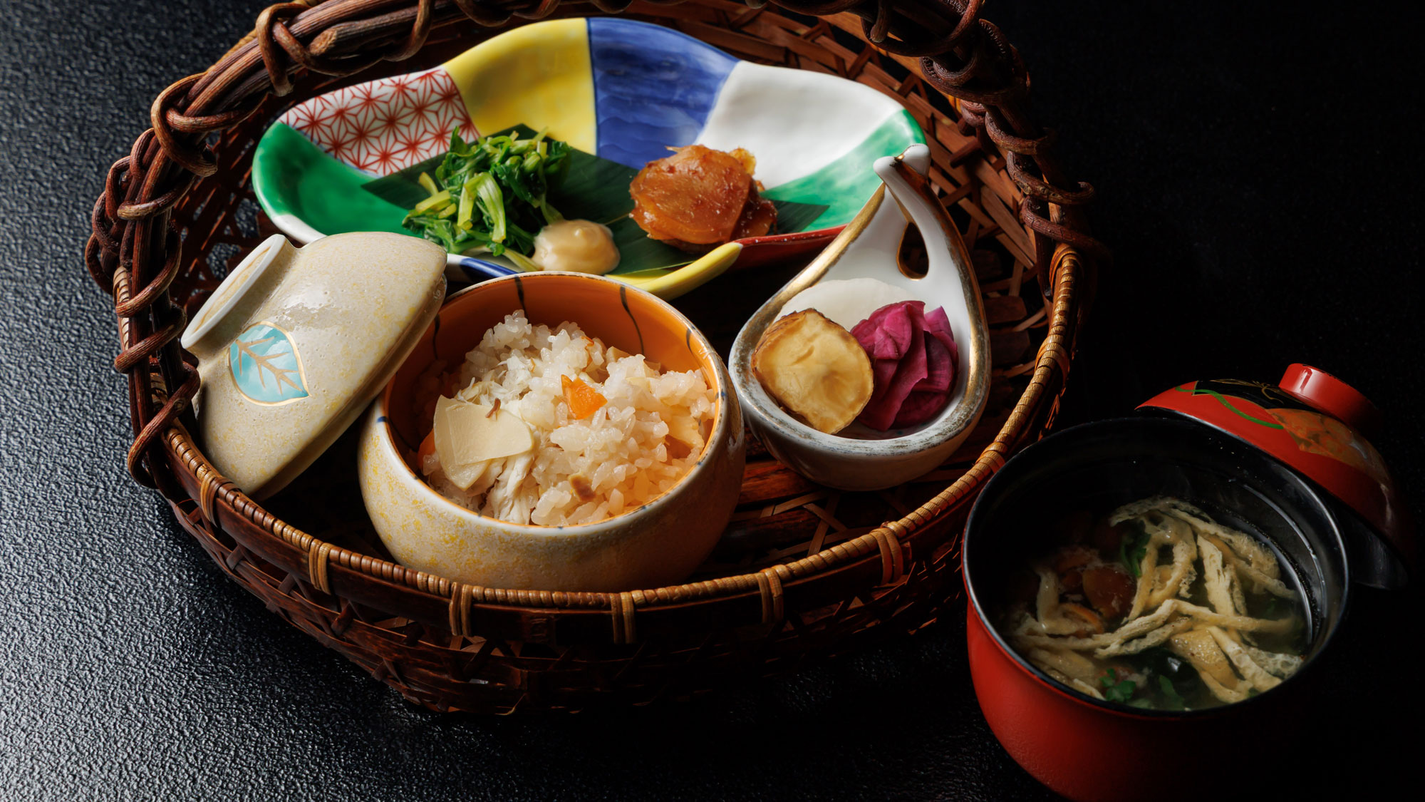 ご夕食一例／ご飯、おかず、味噌汁