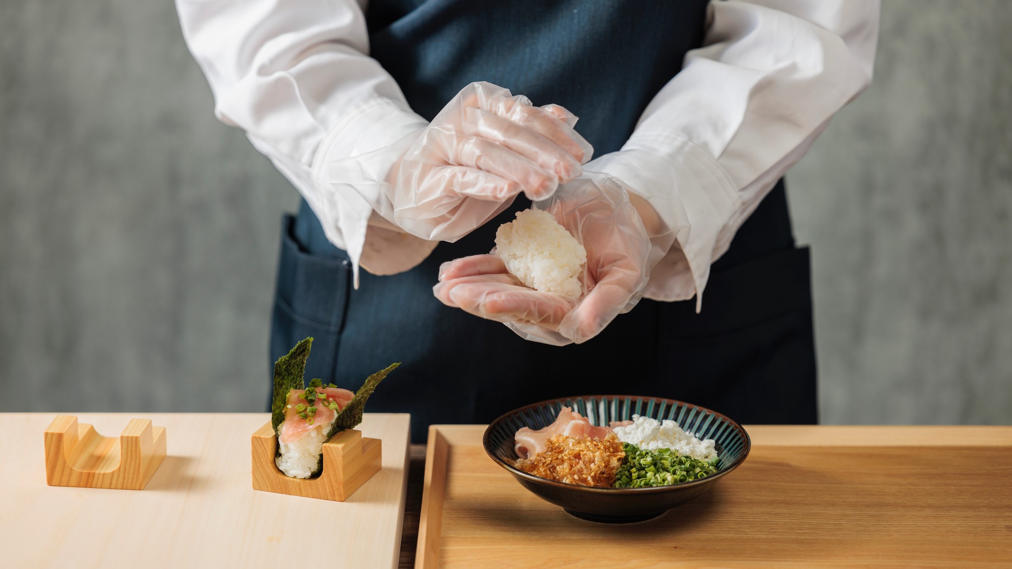◇朝食◇お客様の目の前で握るおむすびは具材を選ぶ楽しさも魅力の一つ