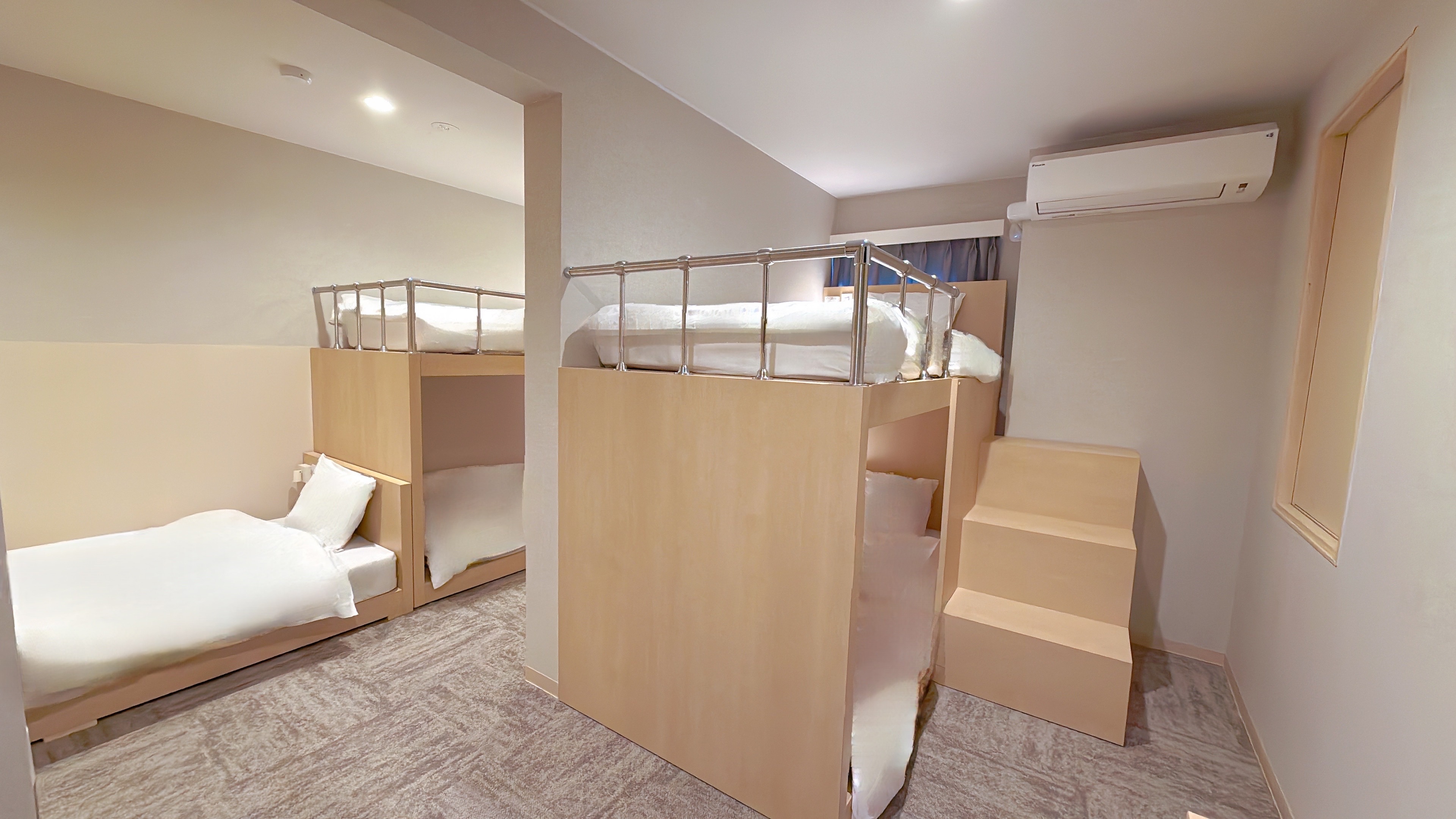 5人部屋（2段ベッド&times;２シングルベッド&times;１）