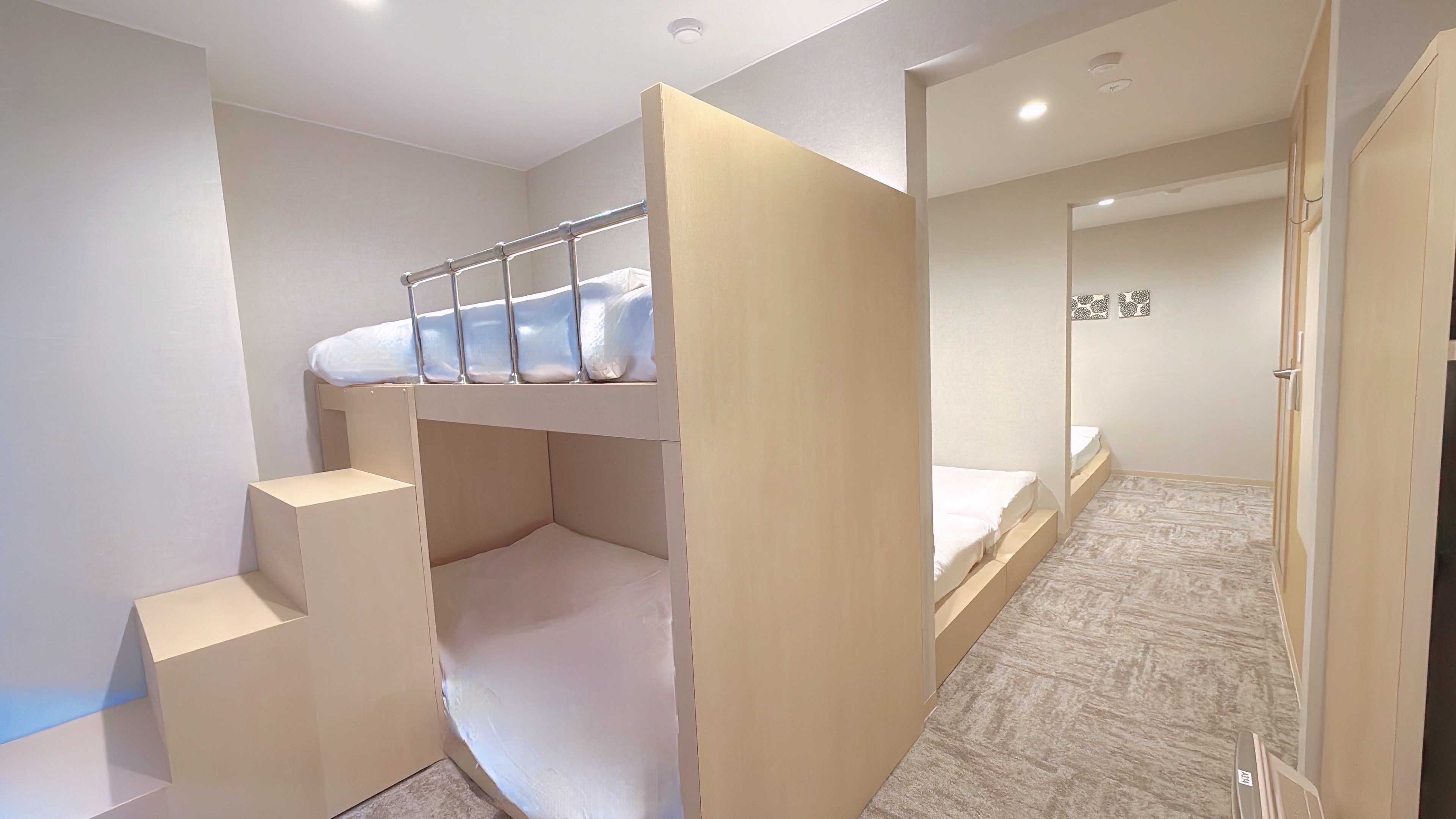 6人部屋（2段ベッド&times;1シングルベッド&times;4）