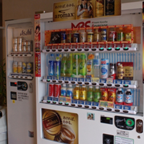 ［館内］自動販売機は、1Ｆロビーにございます。［ジュース・缶ビール等］