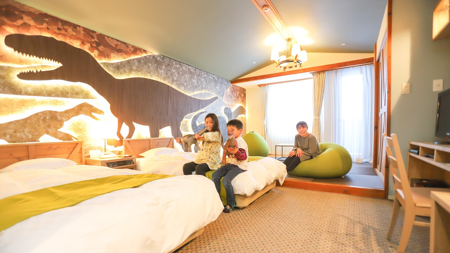【恐竜ラボ（研究室）ルーム確約】＜お子様ノベルティ付＞寝ても覚めても恐竜と一緒！体験型客室／2食付◎