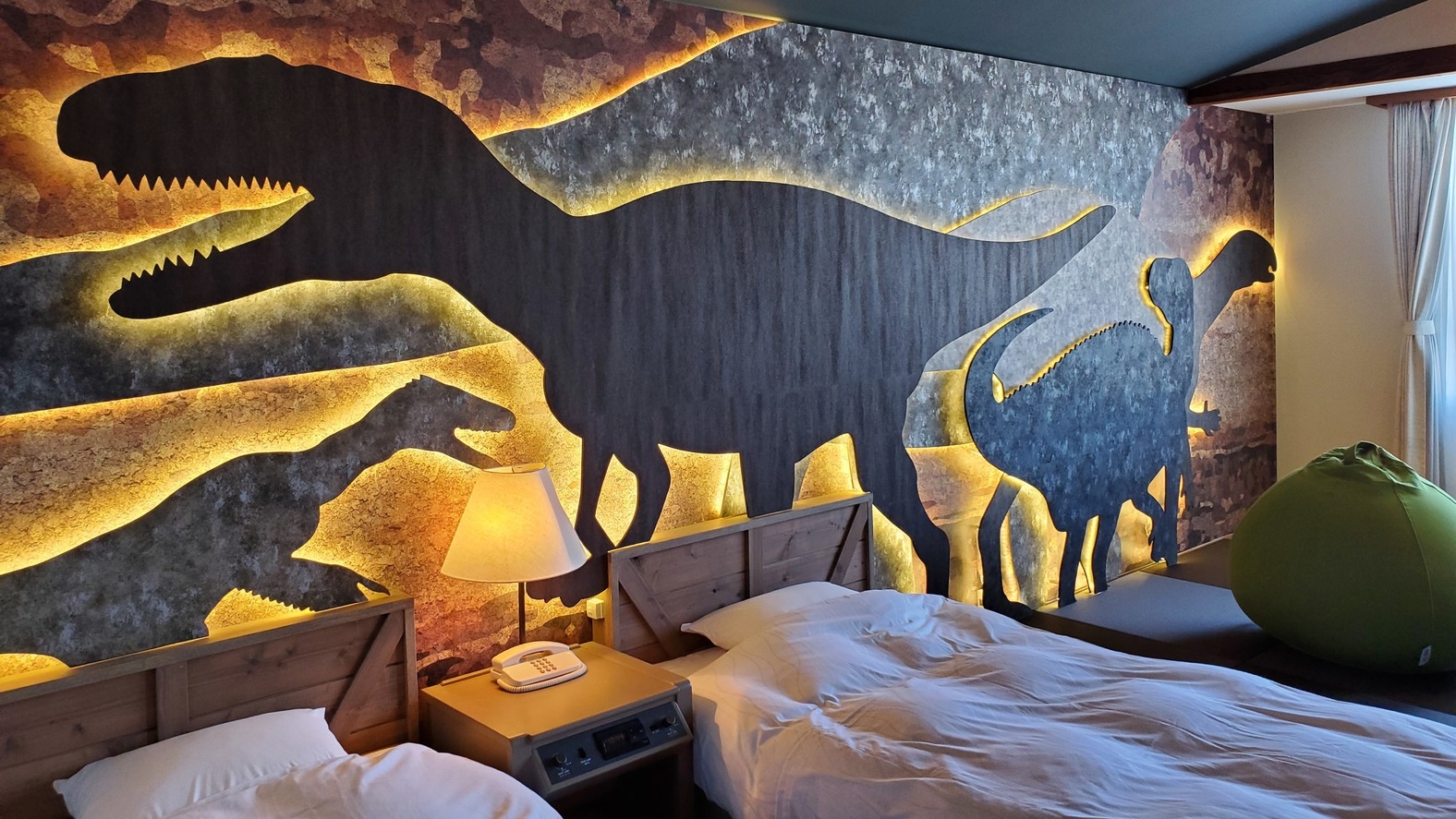 恐竜ホテルホテルハーヴェストスキージャム勝山　体験する「恐竜ラボ（研究室）ルーム」＜1泊2食＞