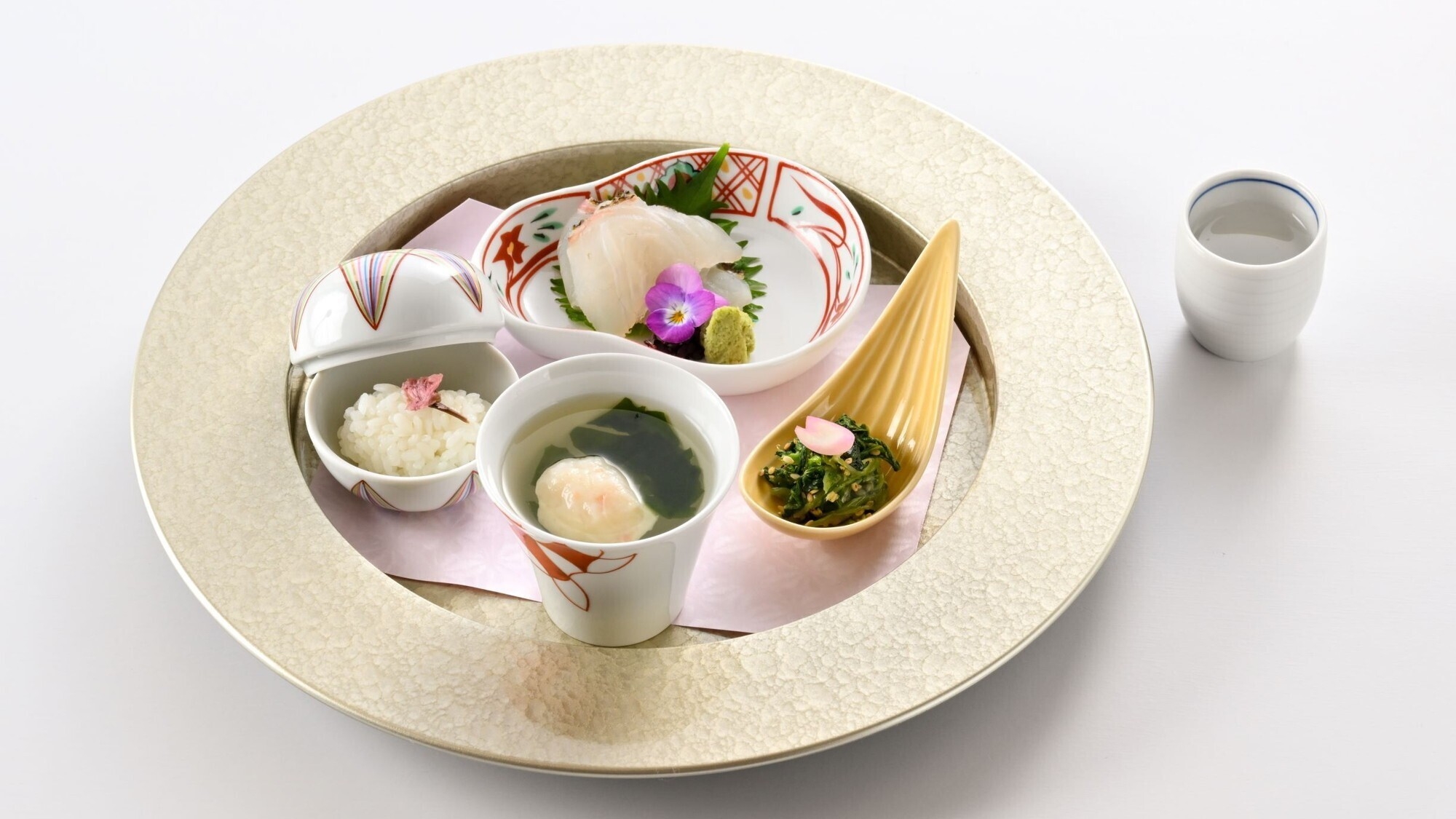【1泊2食付 和洋折衷コース】四季を愉しむリゾート！メインが選べるコース料理に舌鼓／17：30開始〇