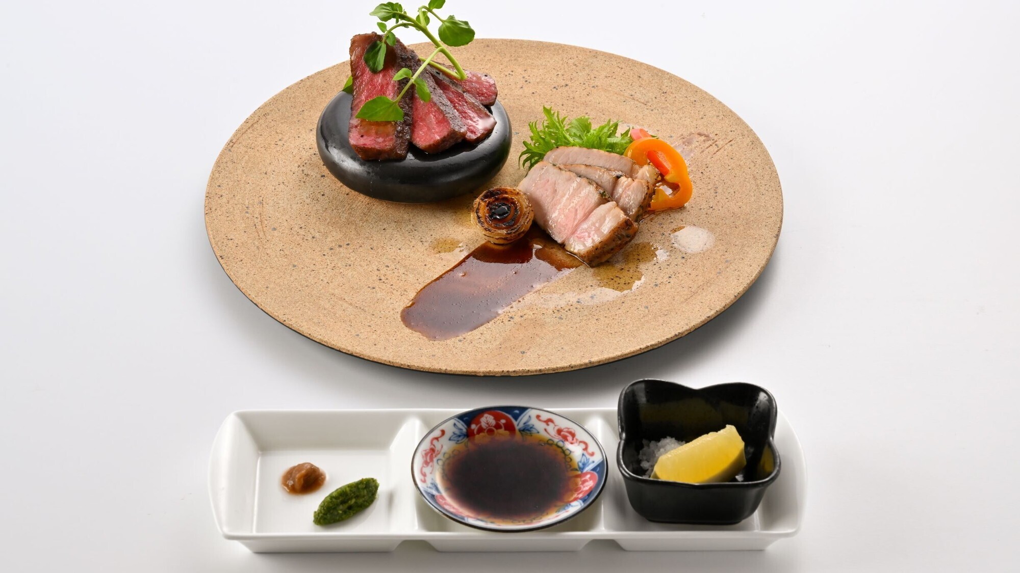 【和洋折衷プリフィックスディナー：4～6月】メイン③：国産牛のグリルと県産ポークのハーブマリネグリル