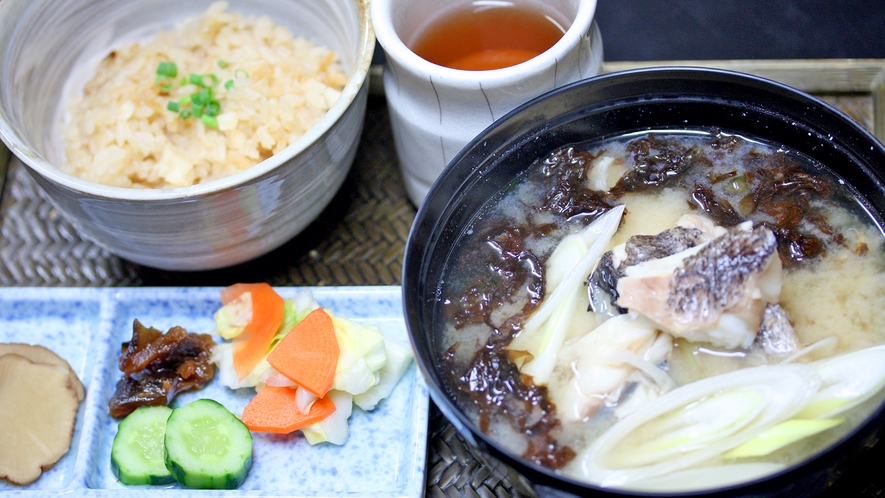 名物石焼料理・鯛めし・秋田のがっこ