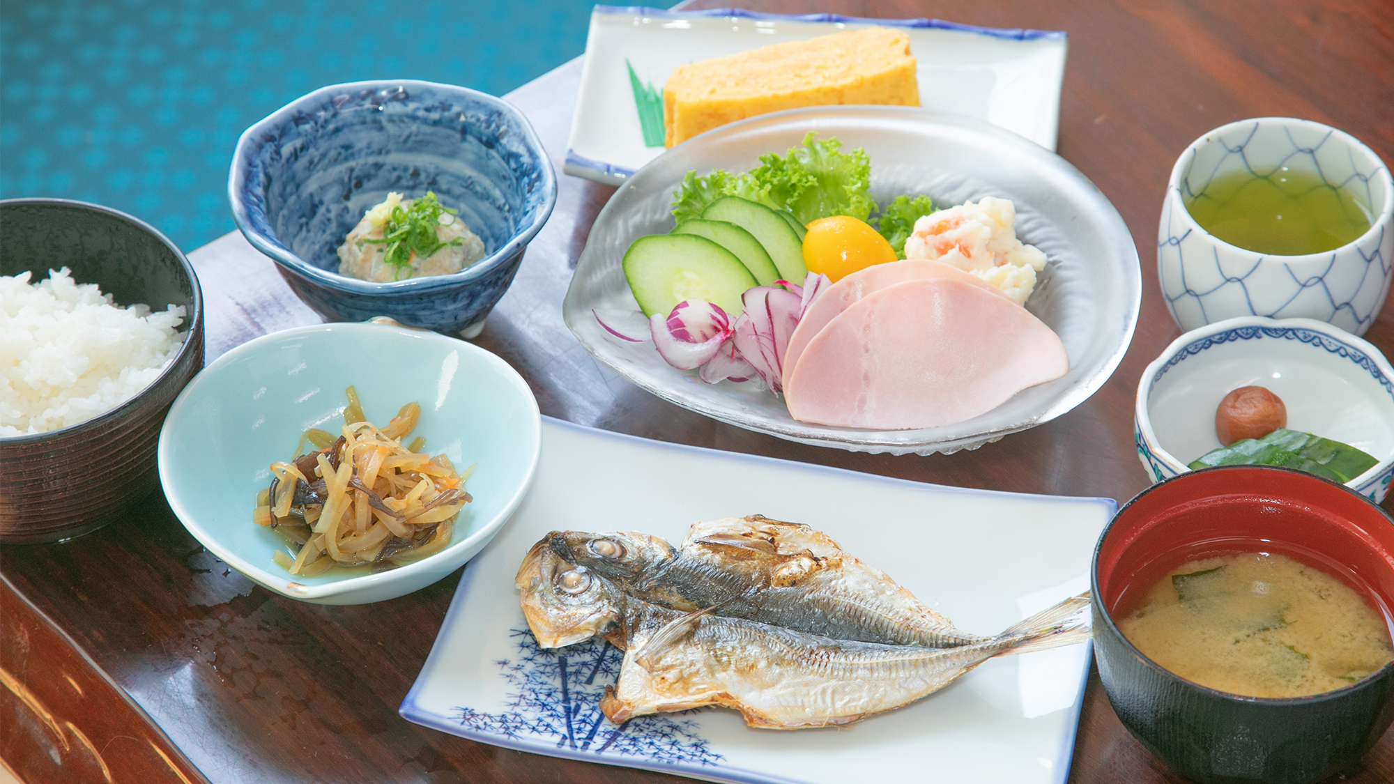 *【朝食一例】脂ののった干物や季節のお惣菜など和朝食をご用意いたしております。