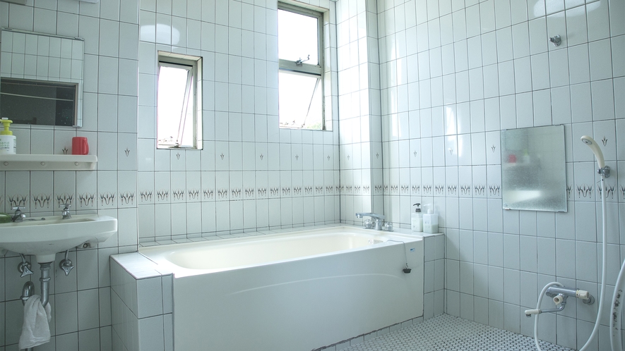＊【3階海側和室10～12畳和室・バス・トイレ付　一例】一部のお部屋にはお風呂とトイレ付です。